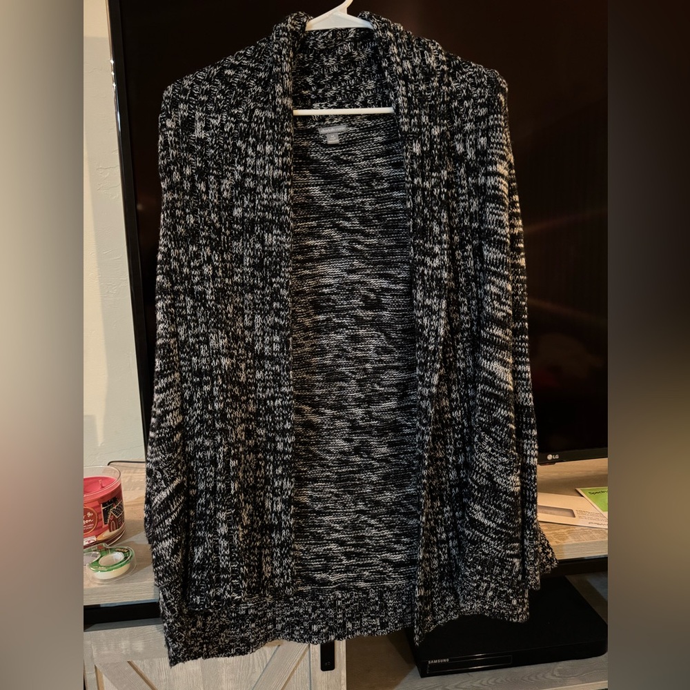 Charlotte Russe Black and White Open-Front Cardigan